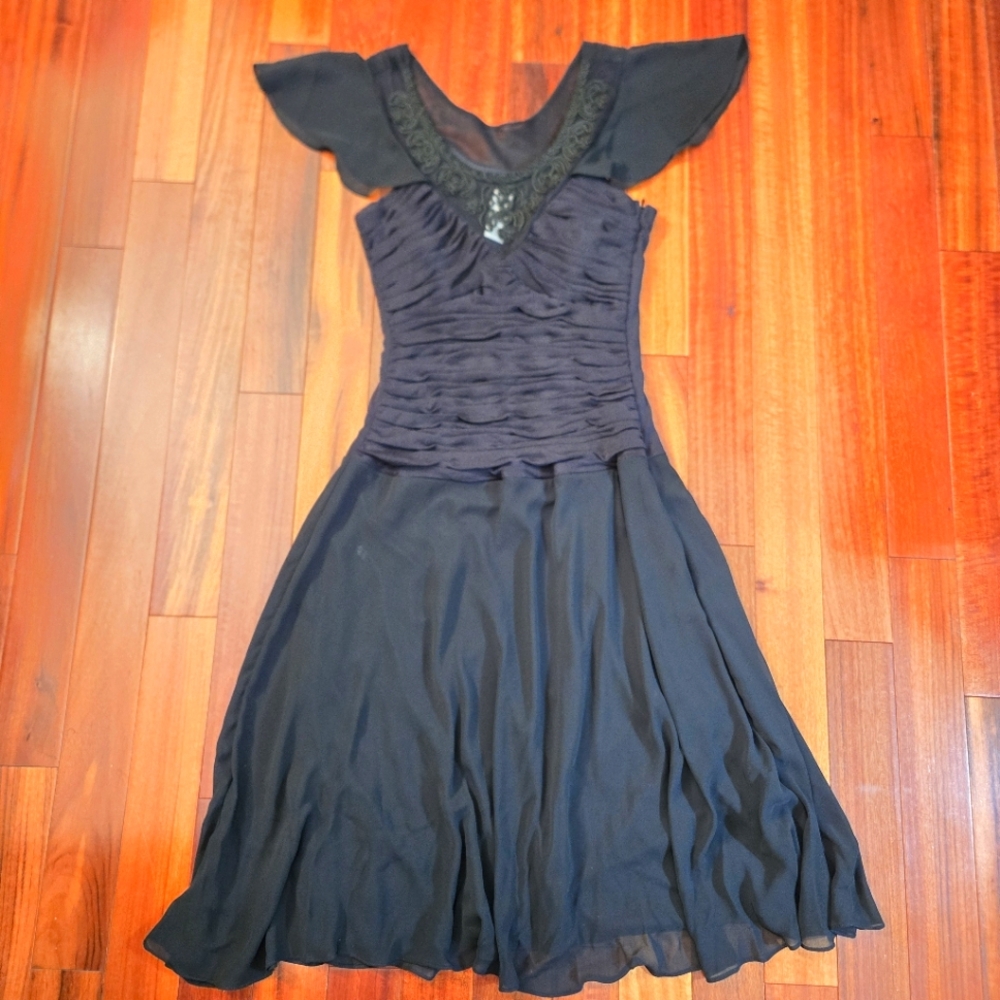 Sangria Elegant Black Dress Flutter Sleeves Ruched Bodice Sz:14 Midi Casual